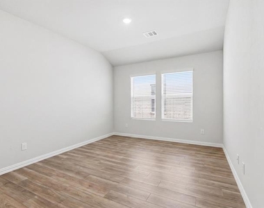 410 Dempsey Drive - Photo Thumbnail 15