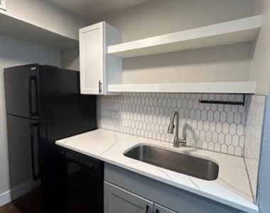2211 S Vernon Avenue - Photo Thumbnail 7