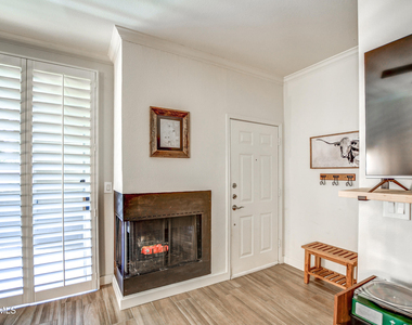 7009 E Acoma Drive - Photo Thumbnail 9