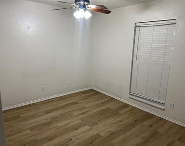 2830 Fern Glen Drive - Photo Thumbnail 9
