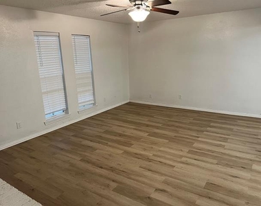 2830 Fern Glen Drive - Photo Thumbnail 2