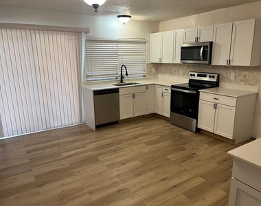 2830 Fern Glen Drive - Photo Thumbnail 5