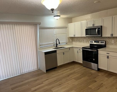 2830 Fern Glen Drive - Photo Thumbnail 4