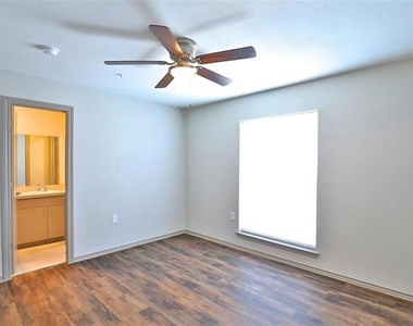 2800 Sayles Boulevard - Photo Thumbnail 8