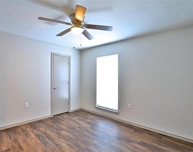 2800 Sayles Boulevard - Photo Thumbnail 6