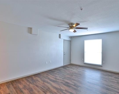 2800 Sayles Boulevard - Photo Thumbnail 14
