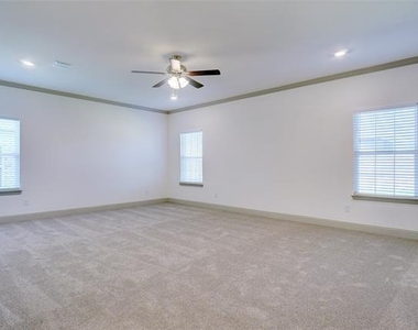 219 Community Drive - Photo Thumbnail 7
