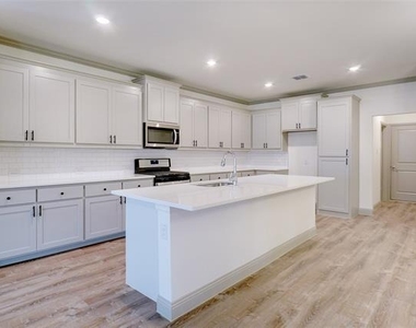 219 Community Drive - Photo Thumbnail 3