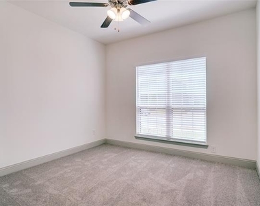 219 Community Drive - Photo Thumbnail 11