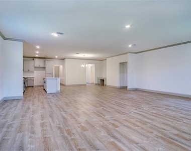 219 Community Drive - Photo Thumbnail 6