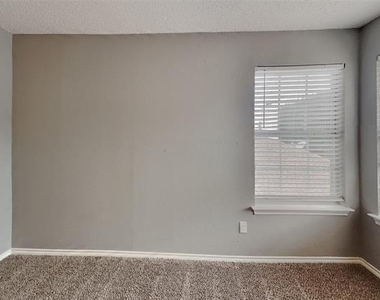10016 Concord Drive - Photo Thumbnail 12