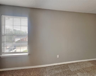 10016 Concord Drive - Photo Thumbnail 11