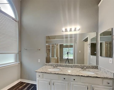 10016 Concord Drive - Photo Thumbnail 6