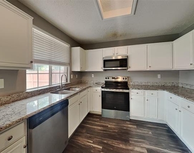 10016 Concord Drive - Photo Thumbnail 3