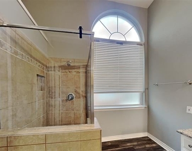 10016 Concord Drive - Photo Thumbnail 7