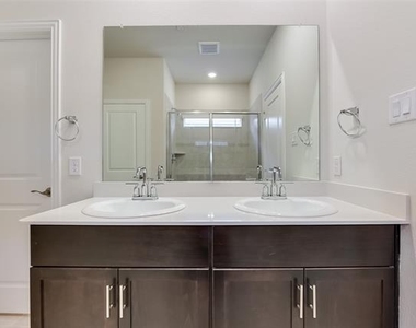 211 Monarch Way - Photo Thumbnail 26