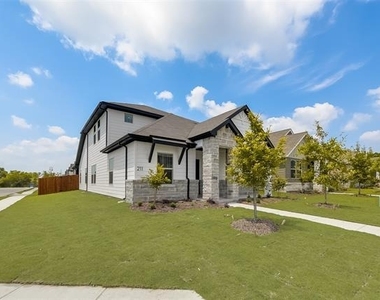 211 Monarch Way - Photo Thumbnail 3