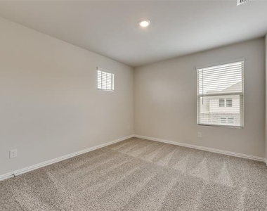 211 Monarch Way - Photo Thumbnail 13