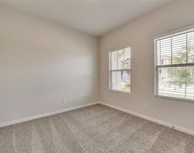 211 Monarch Way - Photo Thumbnail 20