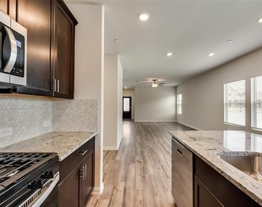 211 Monarch Way - Photo Thumbnail 9