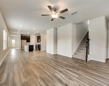 211 Monarch Way - Photo Thumbnail 5