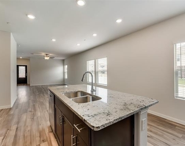 211 Monarch Way - Photo Thumbnail 10
