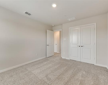 211 Monarch Way - Photo Thumbnail 16