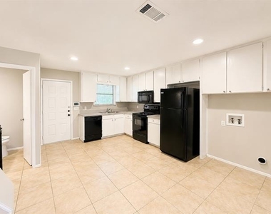 509 S Beverly Street - Photo Thumbnail 4