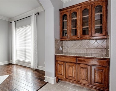 828 Thomas Crossing Drive - Photo Thumbnail 9