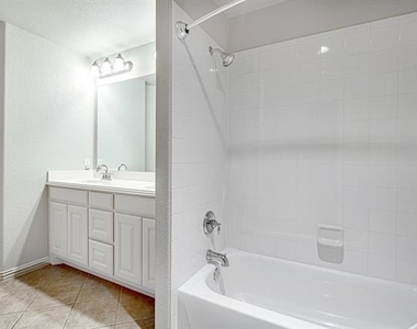 828 Thomas Crossing Drive - Photo Thumbnail 32