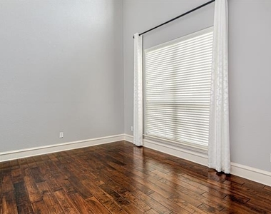 828 Thomas Crossing Drive - Photo Thumbnail 7
