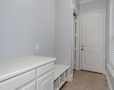 828 Thomas Crossing Drive - Photo Thumbnail 36