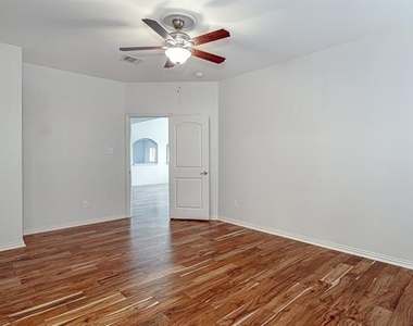 828 Thomas Crossing Drive - Photo Thumbnail 28