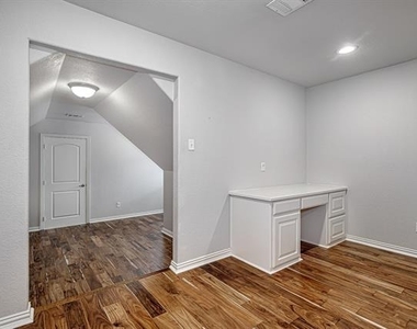 828 Thomas Crossing Drive - Photo Thumbnail 34