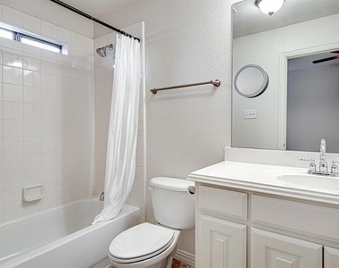828 Thomas Crossing Drive - Photo Thumbnail 29