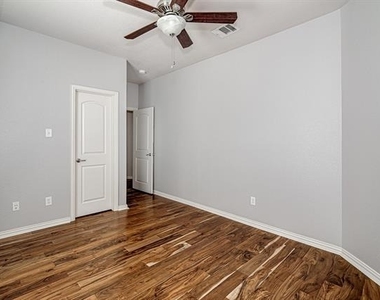 828 Thomas Crossing Drive - Photo Thumbnail 33