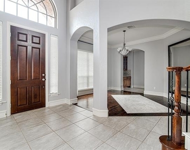 828 Thomas Crossing Drive - Photo Thumbnail 5