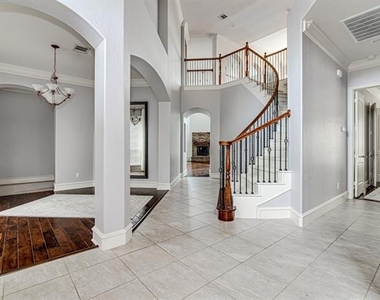828 Thomas Crossing Drive - Photo Thumbnail 4