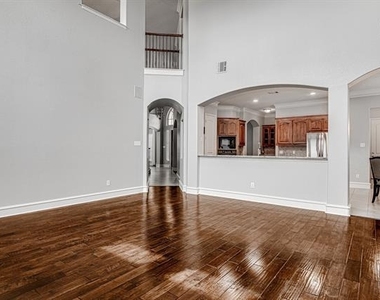 828 Thomas Crossing Drive - Photo Thumbnail 14