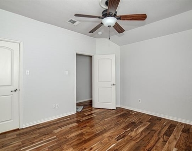 828 Thomas Crossing Drive - Photo Thumbnail 31
