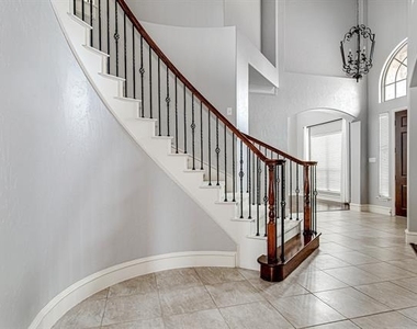 828 Thomas Crossing Drive - Photo Thumbnail 3