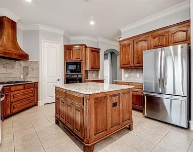 828 Thomas Crossing Drive - Photo Thumbnail 10