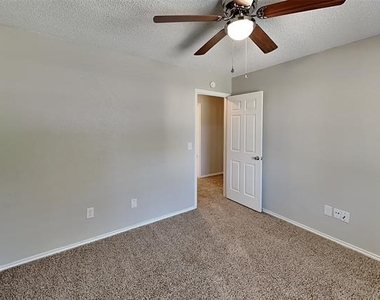 604 Ashby Place - Photo Thumbnail 12