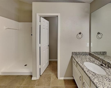 604 Ashby Place - Photo Thumbnail 10