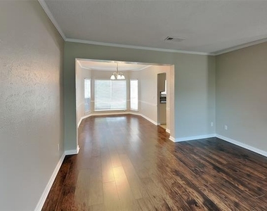 604 Ashby Place - Photo Thumbnail 2