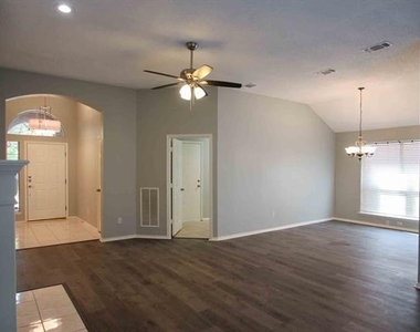 2932 Dover Drive - Photo Thumbnail 4