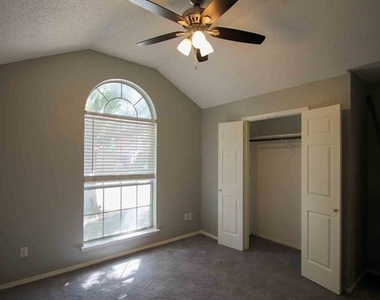 2932 Dover Drive - Photo Thumbnail 17