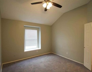 2932 Dover Drive - Photo Thumbnail 14