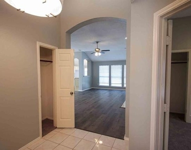 2932 Dover Drive - Photo Thumbnail 21