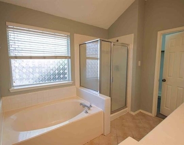 2932 Dover Drive - Photo Thumbnail 6